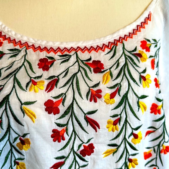 AMANDA’S COLLECTION embroidered white cover-up. Size extra-large. - Picture 3 of 6